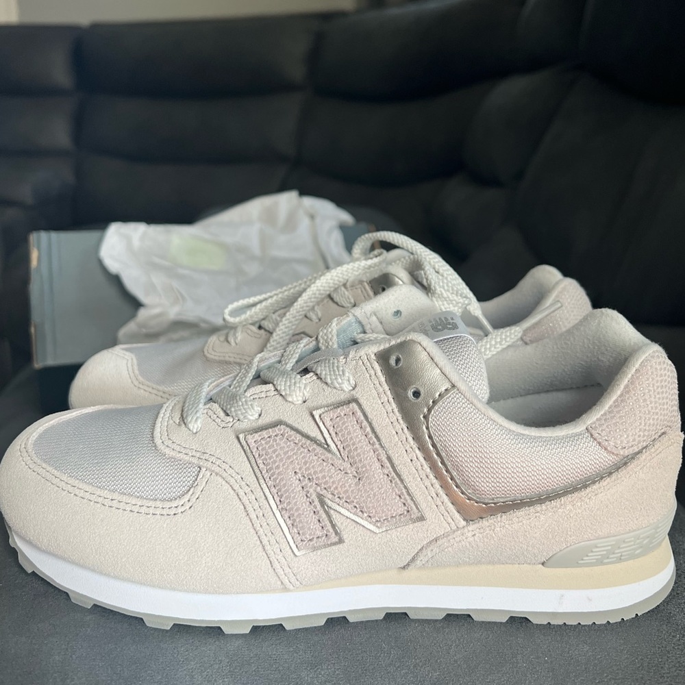 New balance 574 Summer Fog/ Silver Metallic Sz 5 *NEW*